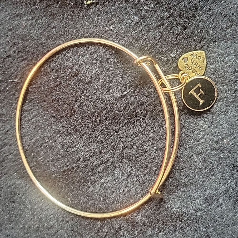 Expanding bracelet
